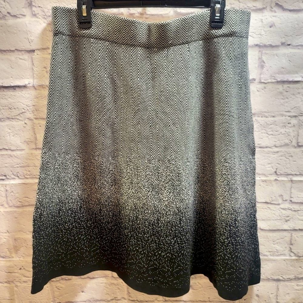 Roz & Ali Black & White Skirt, Size L - Picture 2 of 2